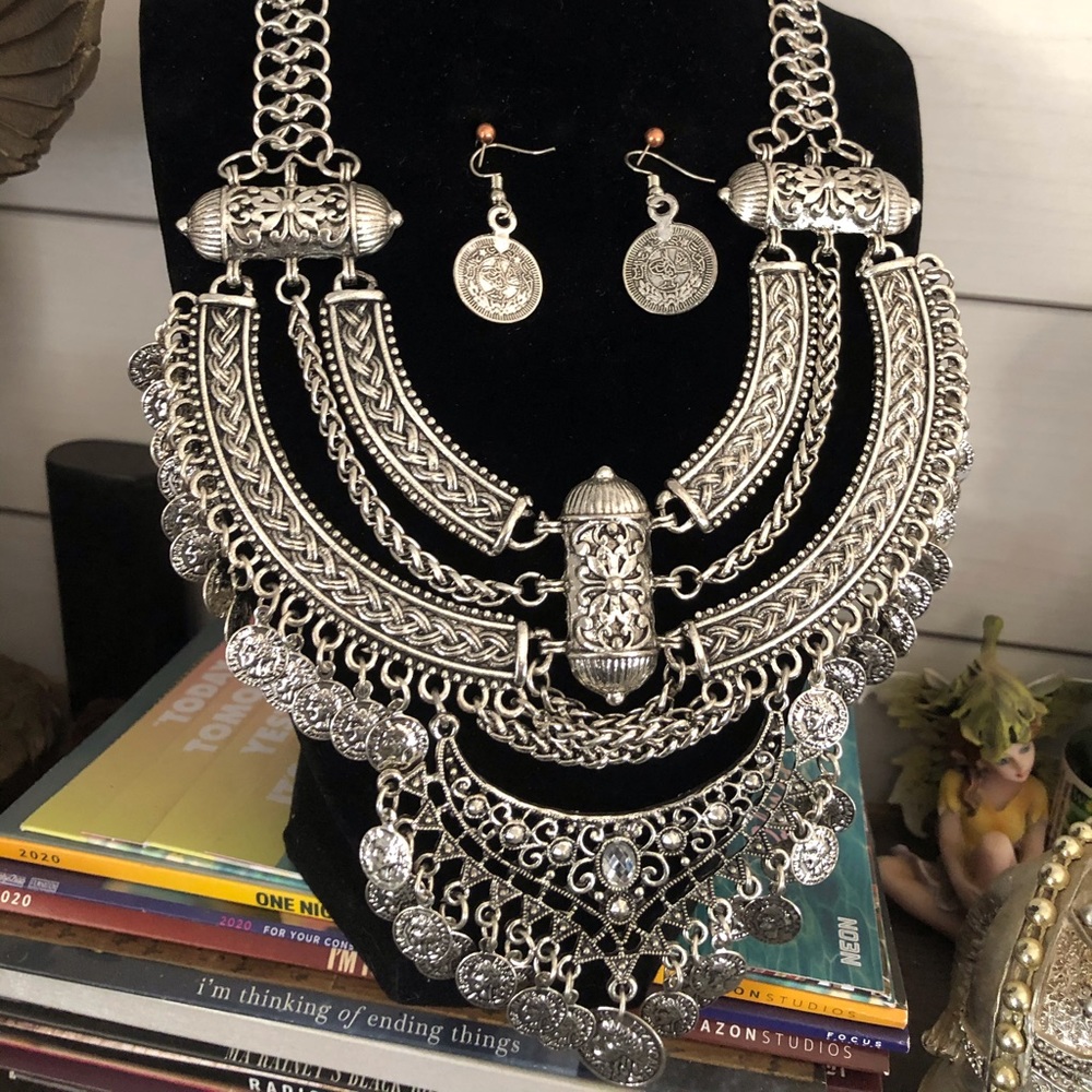 Beautiful Belly Dancer Chain Necklace w/earrings - Picture 1 of 3